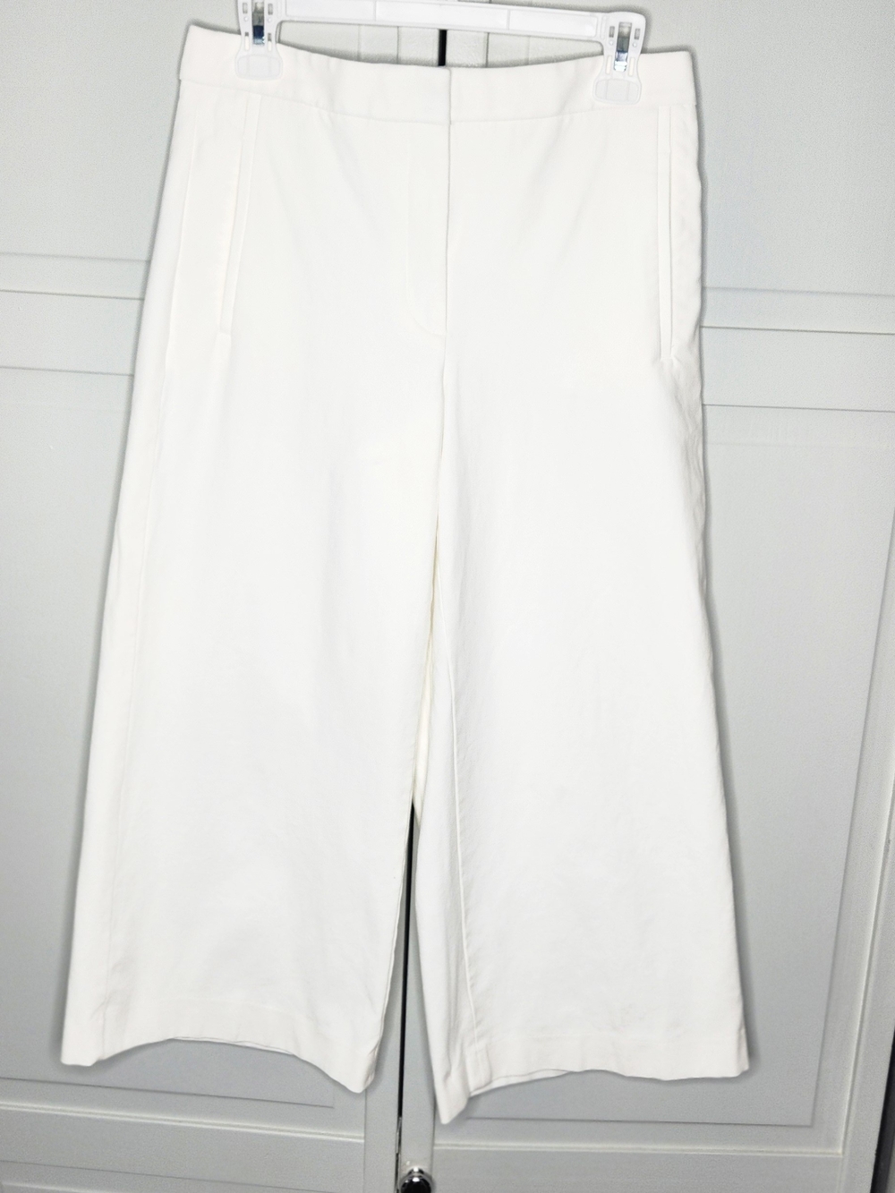 AnnTaylor Size 4 Wide Leg Crop Pant 10.5" Rise/24" Length. Excellent Condition